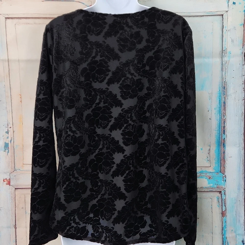 Sundance Bella Grace floral velvet lined top. - Picture 5 of 7